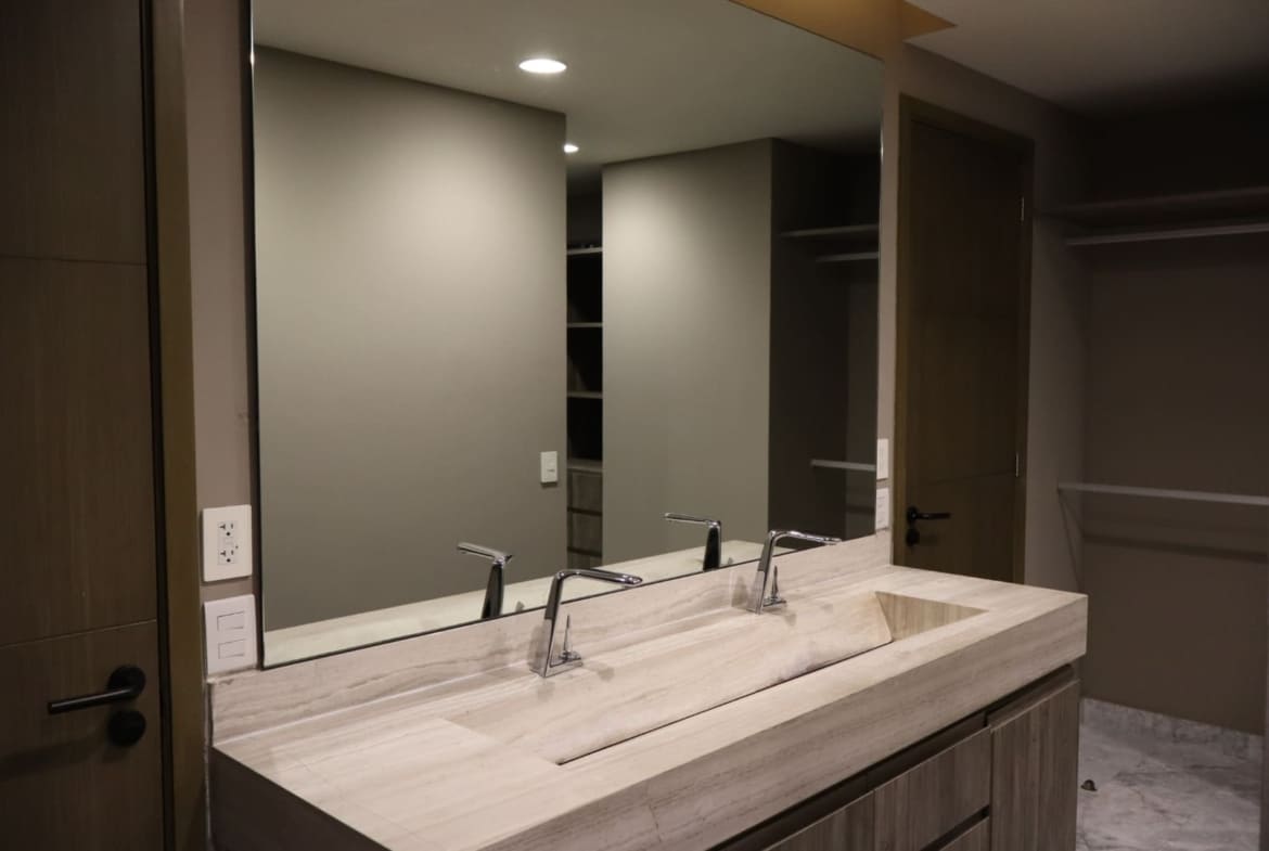 Baño departamento Be Towers Puerto Cancun