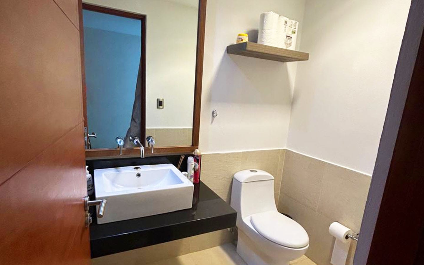 renta departamento amueblado maioris puerto cancun 183m2 2 recamaras 3.5 banos cuarto de servicio piso 11 vista golf marina.