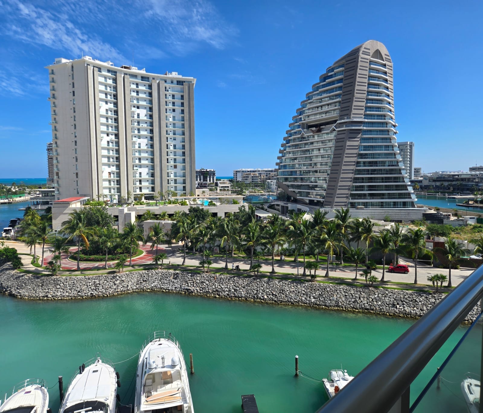 renta departamento amueblado maioris puerto cancun 183m2 2 recamaras 3.5 banos cuarto de servicio piso 11 vista golf marina