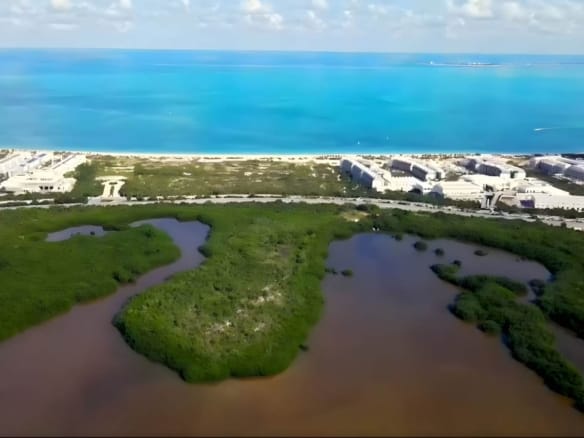 Costa Mujeres, Isla Mujeres (Zona Continental), sobre carretera principal