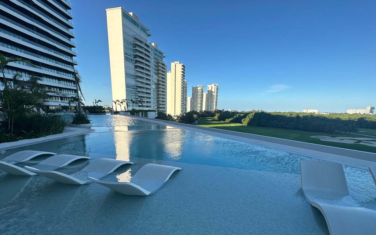 woha-departamento-renta-puerto-cancun-amenidades-alberca