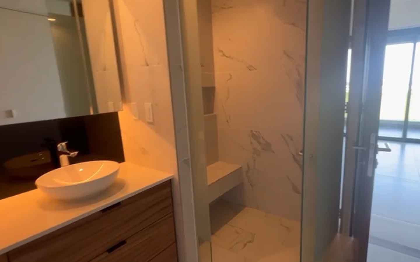 woha-departamento-renta-puerto-cancun-baño-completo