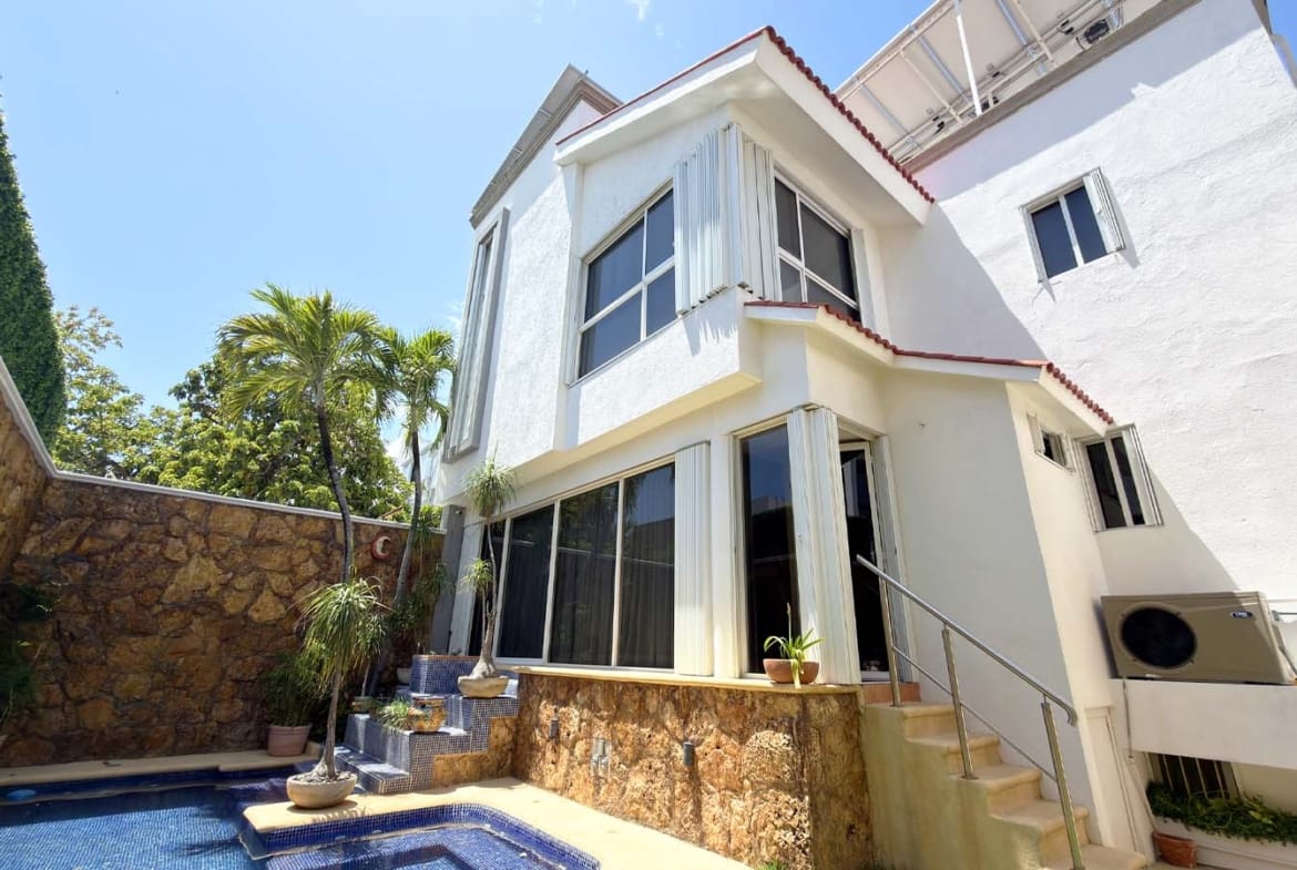 Casa en venta SM 2A Cancún | Terreno 300 m² | Parque